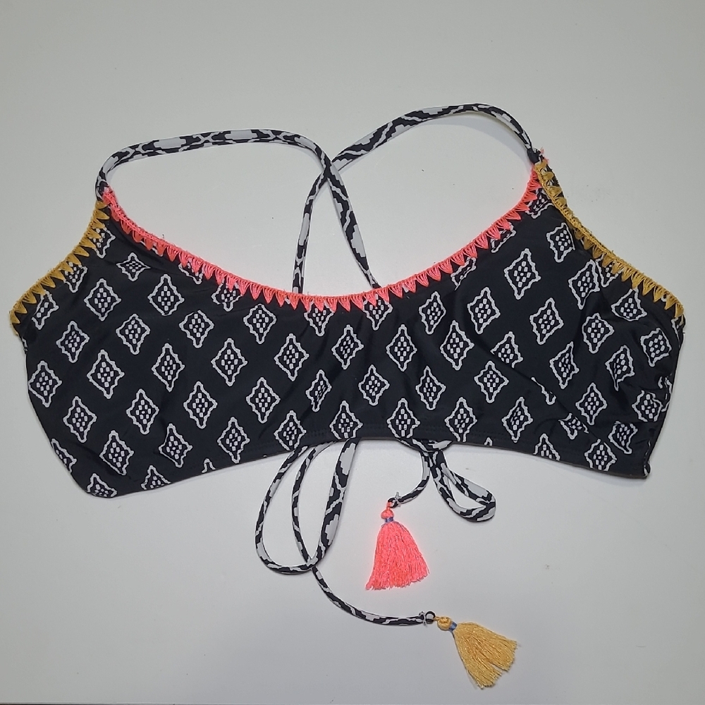 Xhilaration Black and Pink Swim Top
